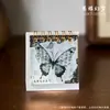 Mini Calendario de Escritorio Estilo Antiguo Chino 2025-2026 con Texto de Caligrafía del "Prefacio del Pabellón de las Orquídeas" Mariposa Calendario Pequeño Adorno de Escritorio
