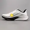 Los tenis para correr Pegasus 42, con una suela de amortiguación de aire de longitud completa, están diseñados tanto para hombres como para mujeres y están disponibles exclusivamente para ventas transfronterizas como calzado deportivo.