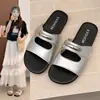 Pantuflas de estilo francés con suela blanda para mujer, adecuadas para usar al aire libre en verano, de suela plana, estilo de hada, para combinar con faldas, antideslizantes, sandalias de una tira