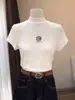 Camiseta de manga corta de algodón puro para mujer con hombro normal y cuello medio alto, nuevo estilo 2026, moderna y estilizada, perfecta para usar en capas a principios de otoño