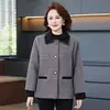 Elegante y sofisticada chaqueta estilo Chanel para mujer, adecuada para mujeres de mediana edad y mayores de 50 años, colección primavera/otoño 2026, con cuello mao