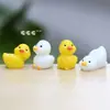 Muñeca de Patito de Resina Super Mini Nueva Decoraciones de Adornos para Pantalla de Control Central de Coche Paisajismo DIY Micro Paisaje Creativo