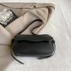 Bolsa pequena elegante de um ombro feminina 2024 outono e inverno nova bolsa transversal texturizada da moda bolsa de axila com design de nicho simples