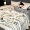 Un Nuevo Estilo de Juego de Colcha de Seda Helada de Verano de Cuatro Piezas con Bordado de Dibujos Animados, Colcha Fresca para Aire Acondicionado, Colcha Lavable a Máquina, Colcha de Verano de Regalo