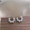 Pendientes Minimalistas Coreanos Elegantes de Flor de Rosa con un Diseño Vintage y Pendientes de Botón Huecos de Perla Estilo Francés