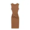 Estilo puro e sedutor, decote redondo, design sem mangas, acinturado, que molda o quadril e com detalhe cruzado, este vestido de outono é um vestido maxi que valoriza a silhueta, com fenda nas costas para um look sexy.