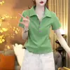 Camiseta Polo Verde de Manga Curta Estilo Coreano de Luxo para Mulheres Verão 2025 Nova Camiseta Top para o Trabalho com Ombro Direito