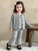 Conjunto de algodão para meninas coleção primavera e outono 2026: conjunto de três peças para bebê: cardigã com estampa floral, top regata e calça pantalona