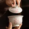 Gaiwan de cerámica pintado a mano con flor de cerezo, cuenco de té de tres piezas, juego de té Kung Fu, cuenco de té de porcelana blanca para uso doméstico con bandeja