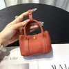 Porta-moedas de Couro Bovino de Primeira Camada Mini Bolsa Fofa Feminina com Pingente Pequena Bolsa para Armazenamento de Fones de Ouvido Chaves Porta-cartões Porta-moedas de Couro Genuíno