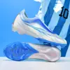 Chuteiras de futebol de malha fly sem costura transfronteiriças para homens e mulheres, de cano baixo, com travas longas AG para gramado externo TF, em estoque, atacado