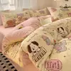 Juego de ropa de cama de cuatro piezas de terciopelo de leche, nuevo diseño de dibujos animados 2026, juego de sábana y funda de edredón de vellón de coral para invierno