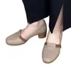 Sapatos Femininos de Salto Bloco com Solado Macio 2026 Primavera/Verão/Outono Novos Tendência Estilo Francês Couro Macio Slip-On Confortáveis Sapatos de Couro