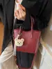 Bolso Cubo Retro de Gran Capacidad Nuevo Otoño e Invierno 2026 Bolso de Hombro de Moda Casual para Mujer Bolso Cruzado para Viajar