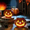 Novo adereço de Halloween movido a energia solar transfronteiriço: Pingente de lanterna de abóbora portátil em arte de ferro, decoração de jardim externa à prova d'água