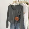 Entrega em peça única gola U corduroy ombro roupa íntima feminina outono e inverno slim-fit manga longa camiseta doce e picante top curto camisa para usar por baixo