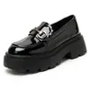 Zapatos de cuero de suela gruesa de tamaño pequeño para mujer, mocasines slip-on de estilo británico, altura oculta, hebilla de caballo popular en línea, negros, sencillos