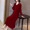 Vestido de veludo outonal com mangas compridas e decote V para mulheres, luxo leve, alta qualidade, elegante, vestido longo de cor sólida em linha A para mães