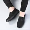 Sapatos de pano de Pequim antigo masculinos para trabalho não cansam os pés sapatos de trabalho leves resistentes ao desgaste sapatos pretos para meia-idade e idosos sapatos de pai fundo macio antiderrapante