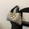 Bolso Bandolera de Algodón Espacial Brillante Bordado de Moda Un Hombro Estilo Casual Europeo y Americano Ropa de Algodón Acolchada Bolso para Mujer Bolsa Burbuja