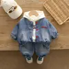 2026 Conjunto de Ropa de Otoño para Bebé Niño Elegante Niño Primavera/Otoño Chaqueta de Mezclilla con Letras Ropa Niño Conjunto de Tres Piezas Moderno