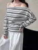 Camiseta Ligera de Manga Larga con Protección Solar para Mujer ~ Estilo Coreano Verano y Otoño Exquisita Versátil Ceñidor de Cintura Hombros Descubiertos Top Rayado
