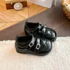 Zapatos de piel para niña estilo británico, zapatos Mary Jane tallados, zapatos de princesa de suela blanda, modelos de primavera y otoño, zapatos de actuación para niños de 3 a 6 años