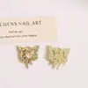 Elegante y etéreo colgante accesorio de aleación con diseño de mariposa hueca en dorado y plateado para pendientes DIY, joyería para orejas y accesorios para llaveros