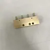 Los accesorios para fregadero incluyen motor, núcleo de válvula de cerámica, arandela de taza de botón de piano y accesorios de núcleo de válvula de interruptor de agua fría y caliente.
