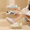 Zapatillas de entrenamiento transpirables de malla con suela gruesa para mujer, nuevas de 2026, de verano, súper vendidas, versátiles, deportivas casuales, zapatillas blancas