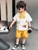 Conjunto de Camisa Cartoon para Meninos 2026 Roupa de Verão Fofa para Bebês de Manga Curta Conjunto de Duas Peças da Moda Estilo Coreano para Meninos