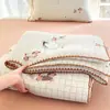Colcha de Verão de Algodão Lavado Classe A com Bordado de Conchas, Colcha para Ar Condicionado, Colcha Fina de Verão para Dormitório Estudantil, Conjunto de Colcha de Verão de Quatro Peças Atacado