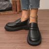 2025 Outono Novo Tamanho Grande Estilo Britânico Slip-On Sapatos Pequenos de Couro Mocassins Retro de Sola Grossa Sapatos Casuais Versáteis