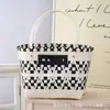 Bolsa Tejida de PP Portátil, Fresca y Sencilla, Gran Capacidad, Moda Casual, Cesta Cuadriculada Negra y Blanca para el Trayecto Diario