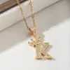 Colar com pingente de letra da moda europeia e americana para mulheres, coroa dourada e prateada com letras inglesas totalmente cravejadas de diamantes, modelo de exportação de venda quente transfronteiriça, envio direto
