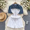 Vestido feminino estilo coreano, falso duas peças, retrô, jeans, manga curta, design de costura, zíper, corte justo, curto, com temperamento