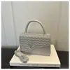 Nueva colección verano y otoño 2026: bolso pequeño cuadrado cruzado para mujer, moderno y versátil, se puede llevar en la mano o usar como bandolera, simple y adecuado para ir al trabajo, hecho de cuero suave