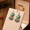 2026 Estilo Nuevo Aretes Pequeños Cortos Brillantes con Goteo de Aceite Multicapa Aretes de Tótem de Llama Estilo Exótico Aretes Retro de Hoja