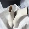 Punta cuadrada, tacón grueso, cierre trasero, tacón medio, elegante, diseño calado, tacón de forma única, botas de moda ajustadas