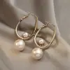 Moda Brincos de Argola com Pérolas para Mulheres, um Par de Brincos de Alto Padrão, Elegantes com um Design Luxuoso e Versátil