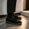 Mocassins transfronteiriços, sapatos masculinos da moda estilo coreano com franjas estilo britânico, sapatos slip-on de camurça e couro nobuck, sapatos pequenos de couro