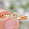 Anillo de dedo simple y versátil de plata de ley S925 con diseño de flor de copo de nieve atravesado e incrustaciones de circonita, muy popular en ventas transfronterizas