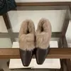 Sapatos de couro marrom Maillard com acabamento em pelúcia, slip-on de sola macia, quentes, de corte baixo, bico redondo preto e marrom escuro
