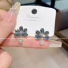Pendientes Florales de Circonita Elegantes y Sofisticados, Estilo Francés de Lujo Ligero Diseño de Nicho, Nuevo Modelo 2025, Pendientes de Botón Frescos y de Gama Alta