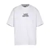 Camiseta Básica de Algodão com Manga Curta e Gola Redonda com Slogan LOGO de Letras Invertidas Flip da Gallery Dept