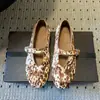 Versão em Pele de Ovelha ~ Novos Sapatos Mary Jane Femininos Retrô com Estampa de Leopardo e Aumento de Altura Escondido, Sapatilhas Planas com Tira Única
