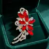Nuevo broche de flor y hoja de cristal estilo europeo y americano, profusamente adornado con diamantes, diseño calado, adecuado como accesorio para vestidos, trajes y abrigos