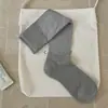 Nueva colección de principios de otoño de 2026: calcetines de algodón para mujer de color liso avena, transpirables, estilo coreano y de longitud media hasta la pantorrilla