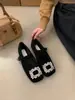 Zapatos Mary Jane grises con forro de polar y suela suave, cálidos y mullidos, con un pequeño diseño de rombo cuadrado y una sola tira