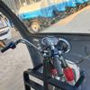 Caminhão de lixo de três rodas com balde suspenso elétrico Zhongwang, simples, com balde suspenso lateral, montado na lateral, autodescarregável, máquina de limpeza com balde suspenso de compressão